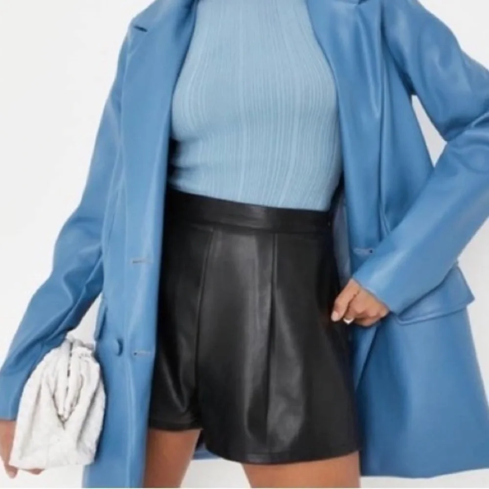 Miss guided, pleather black shorts